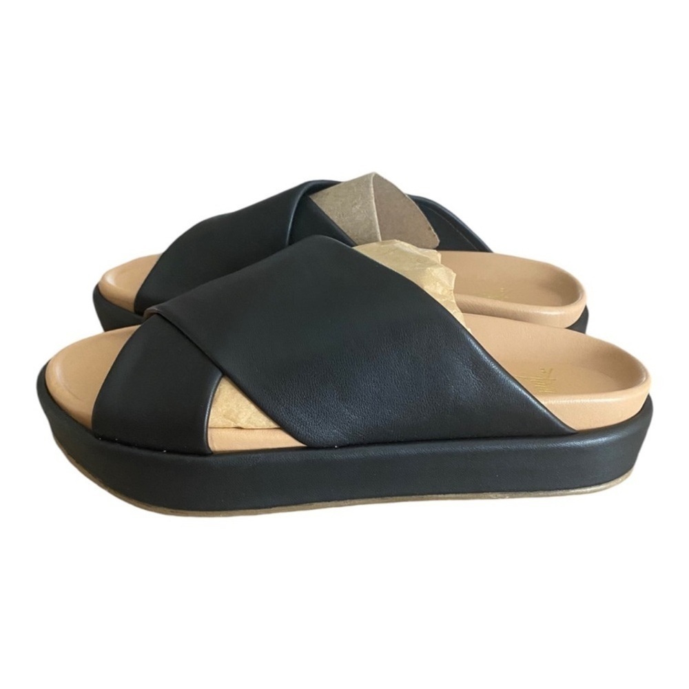 New BEEK Women's Kite Leather Platform
Crisscross Black Slide Sandal - Picture 4 of 7